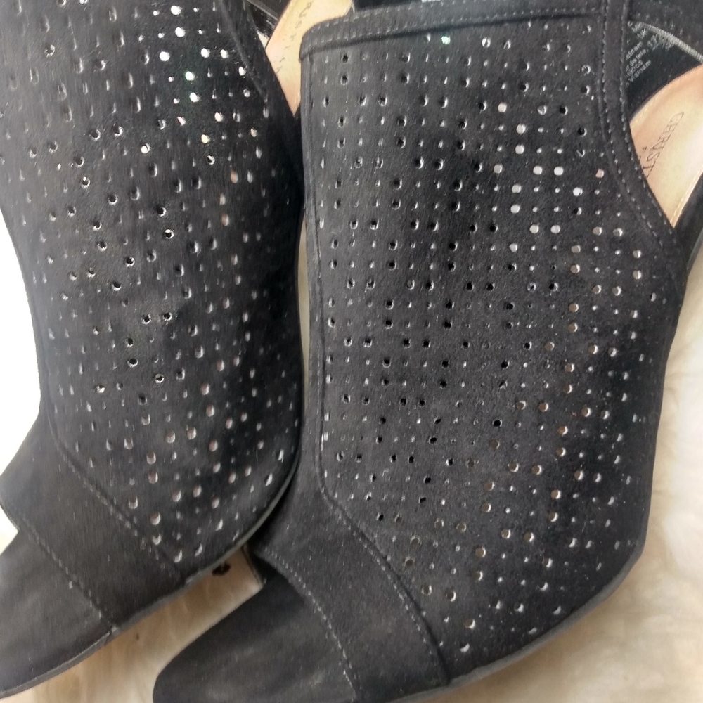 Heels - Picture 3 of 9